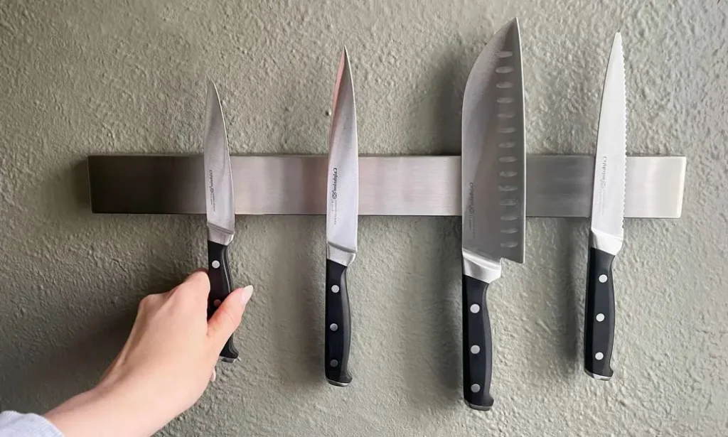 O Porta-Facas Magnético estraga o fio da faca